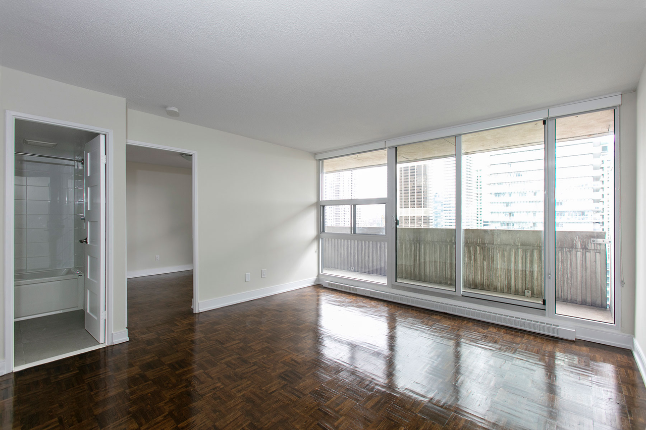 33 Isabella Street - Photo 3 of 19