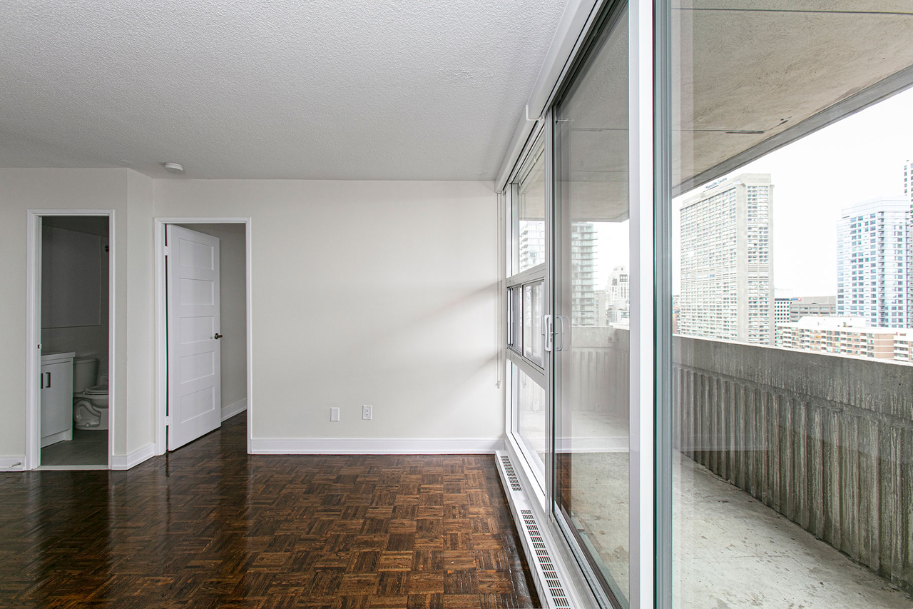 33 Isabella Street - Photo 7 of 19