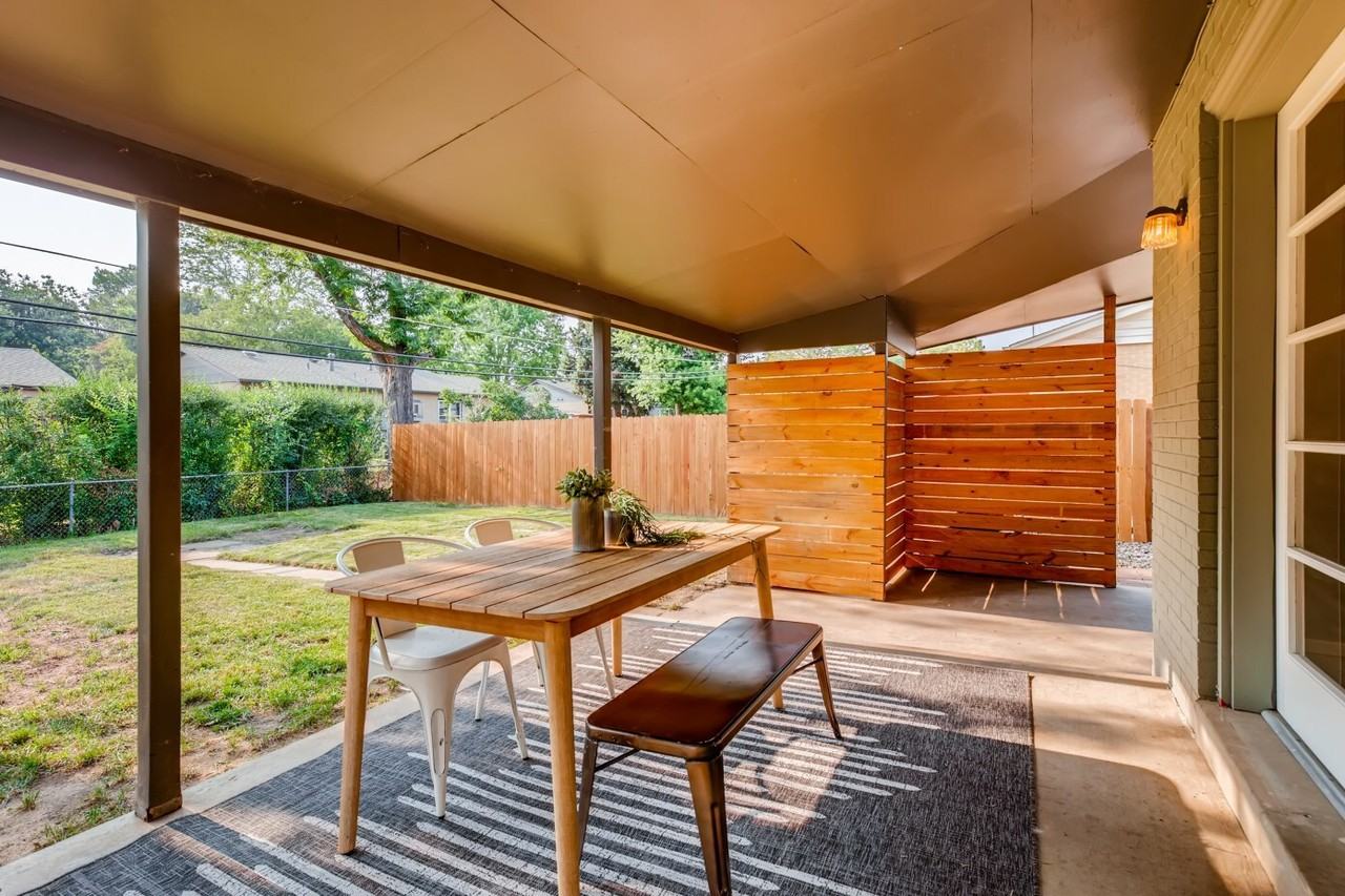 6047 Independence St - Photo 2 of 26