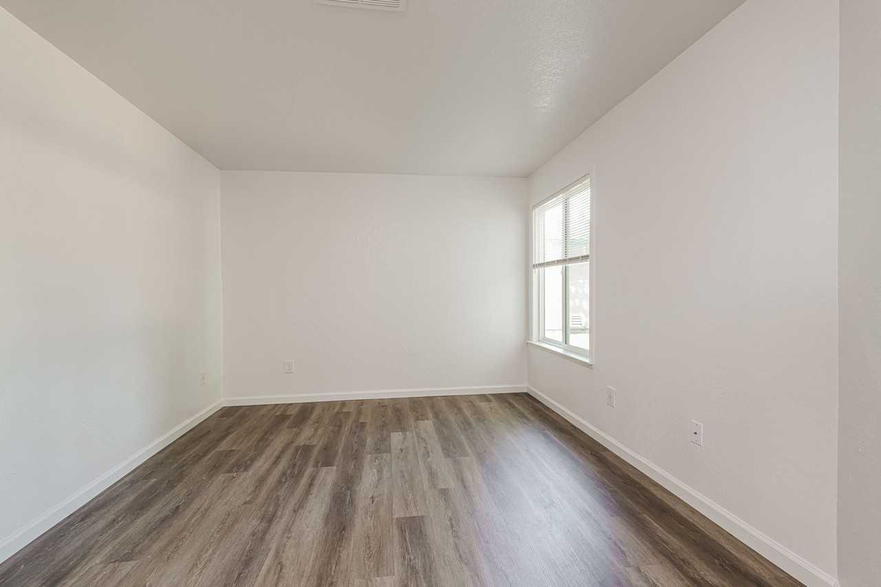 Riverglen Apartments - Photo 5 of 50