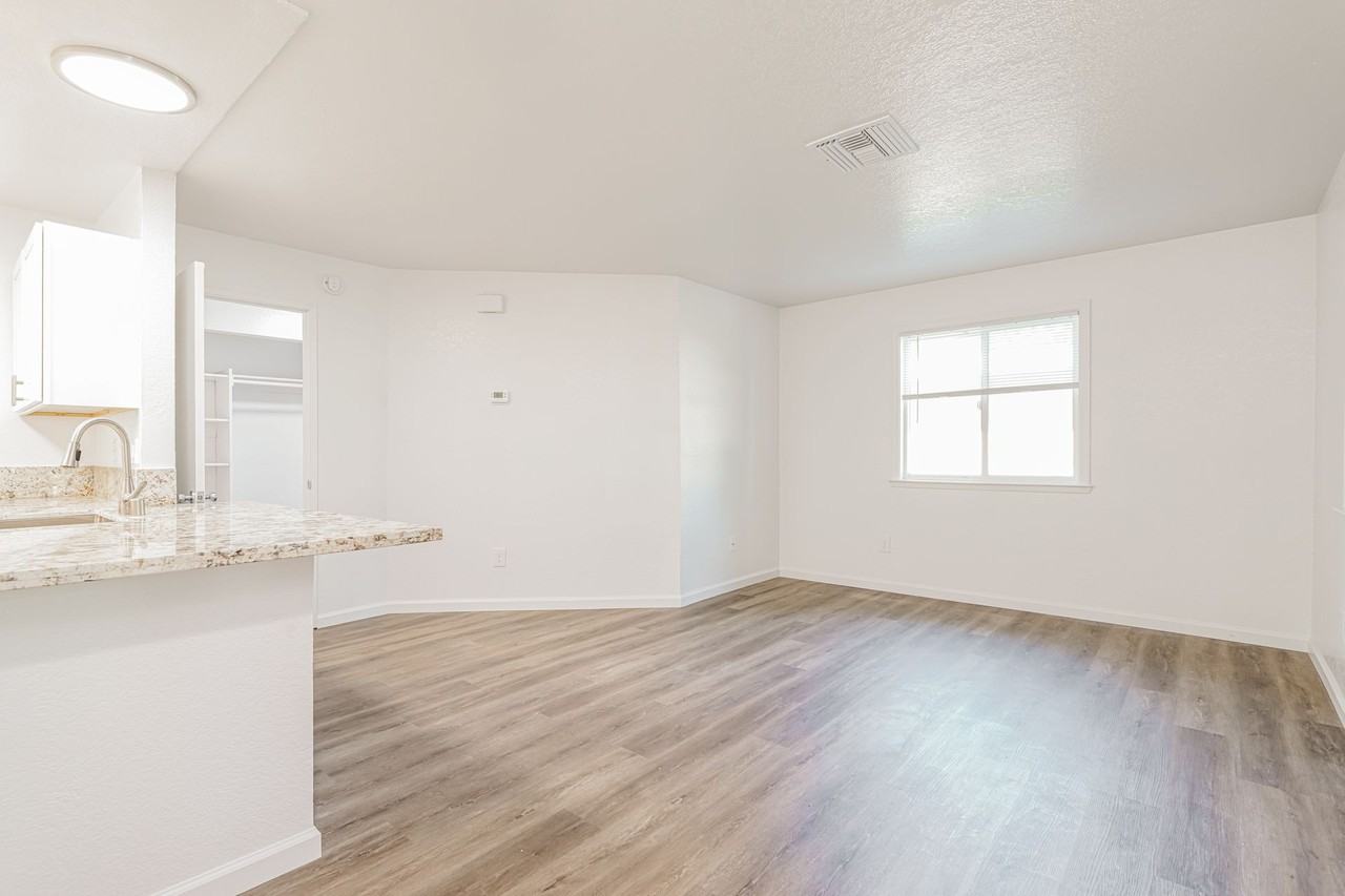 Riverglen Apartments - Photo 6 of 50