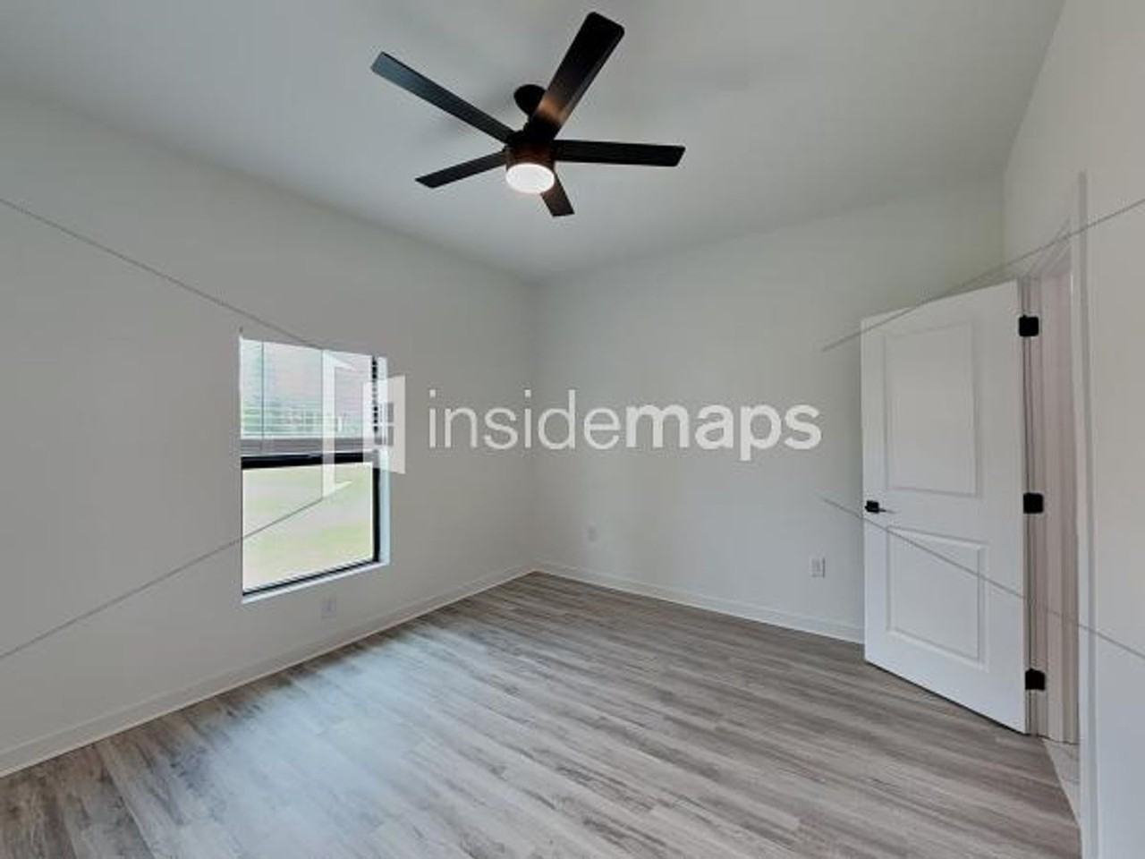 1133 Abrams Blvd - Photo 4 of 38