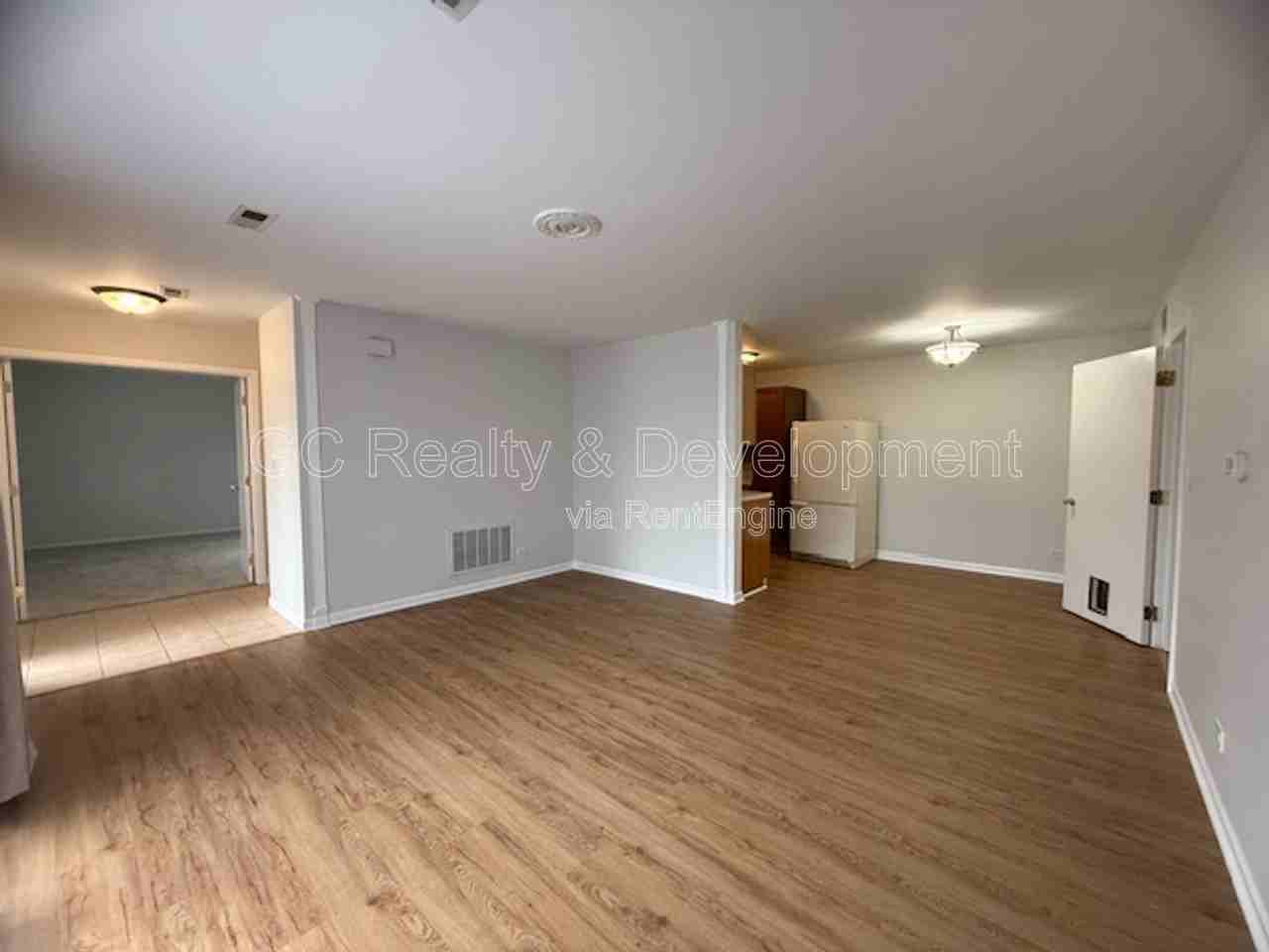 1565 Burton Ct #B - Photo 3 of 15