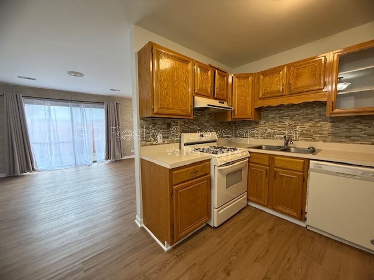 1565 Burton Ct #B - Photo 6 of 15