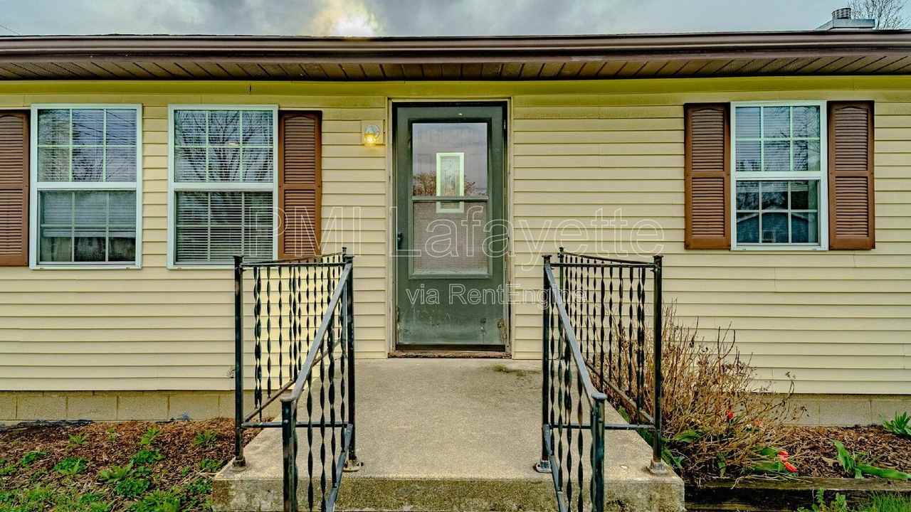 2454 Poplar Ln - Photo 2 of 26