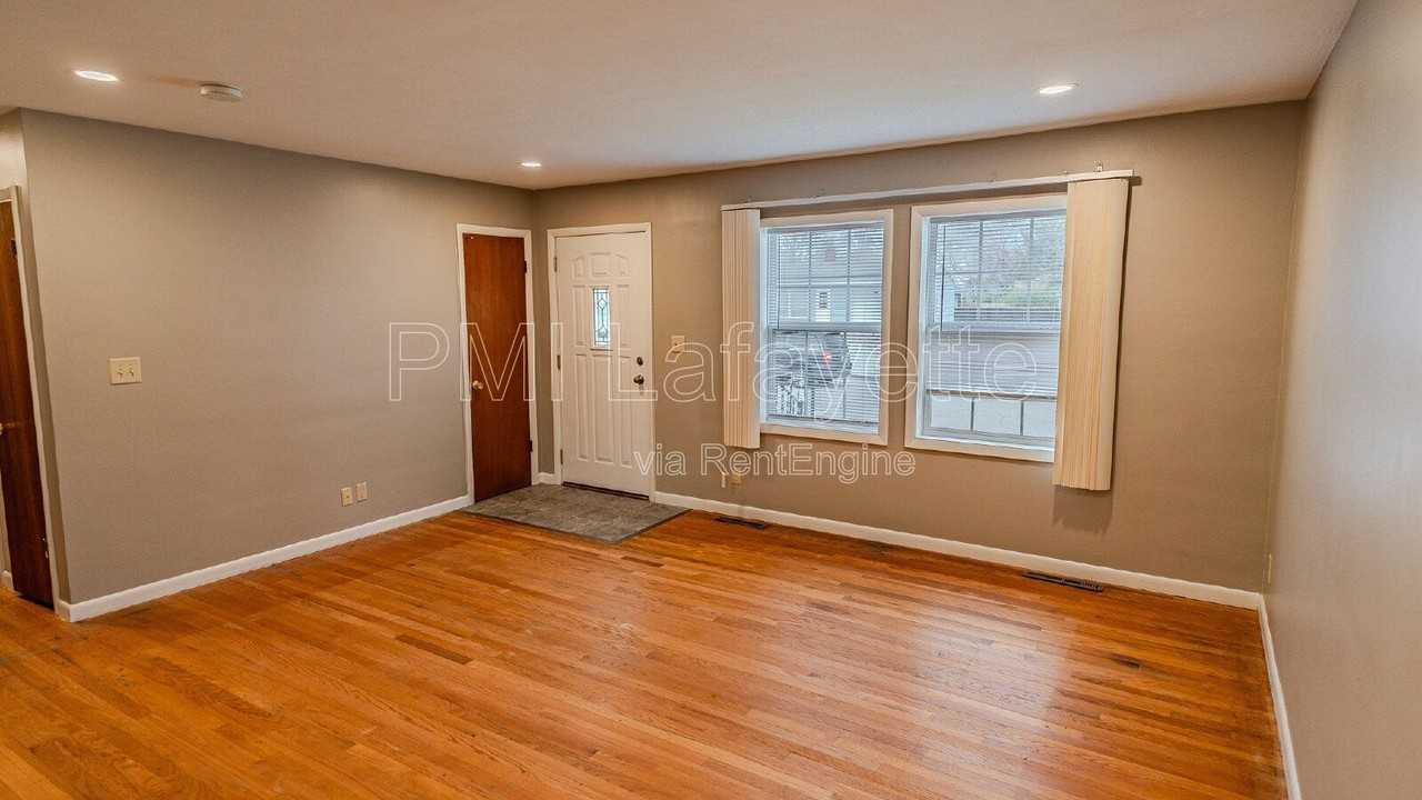 2454 Poplar Ln - Photo 5 of 26