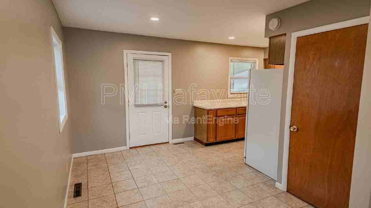 2454 Poplar Ln - Photo 7 of 26