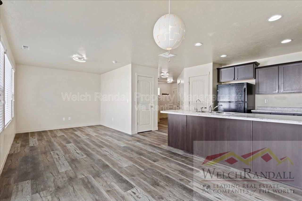 1140 W Seraphim Ct - Photo 5 of 36