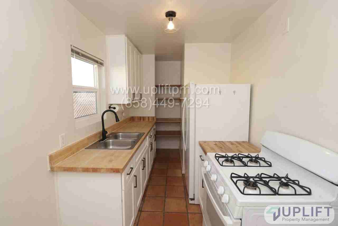 721 D St - Photo 6 of 10