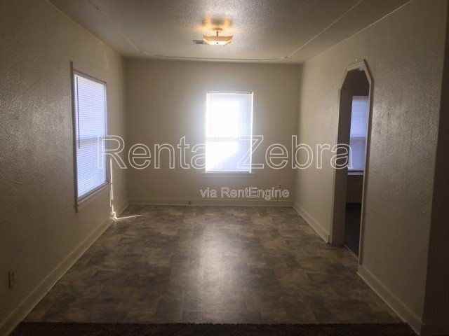 104 E Donna Dr - Photo 2 of 10