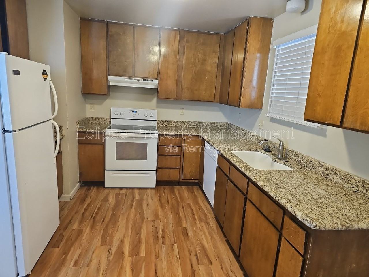 2644 Clark St - Photo 5 of 18