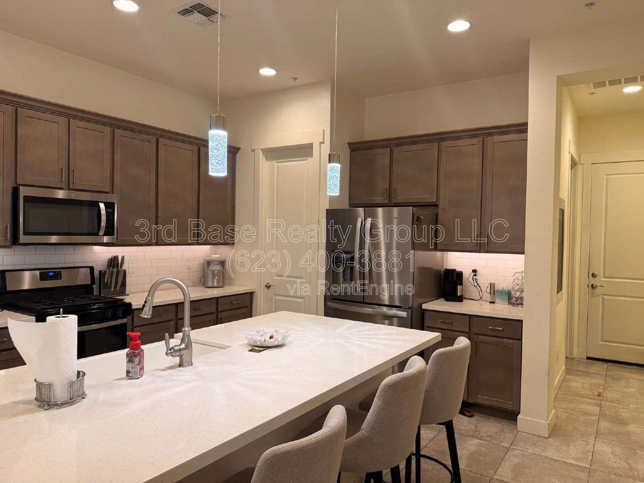 21045 W Sunrise Ln - Photo 2 of 13