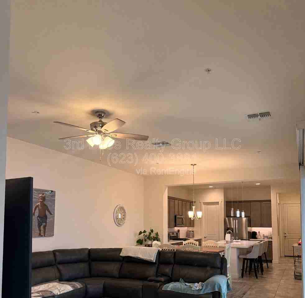 21045 W Sunrise Ln - Photo 3 of 13