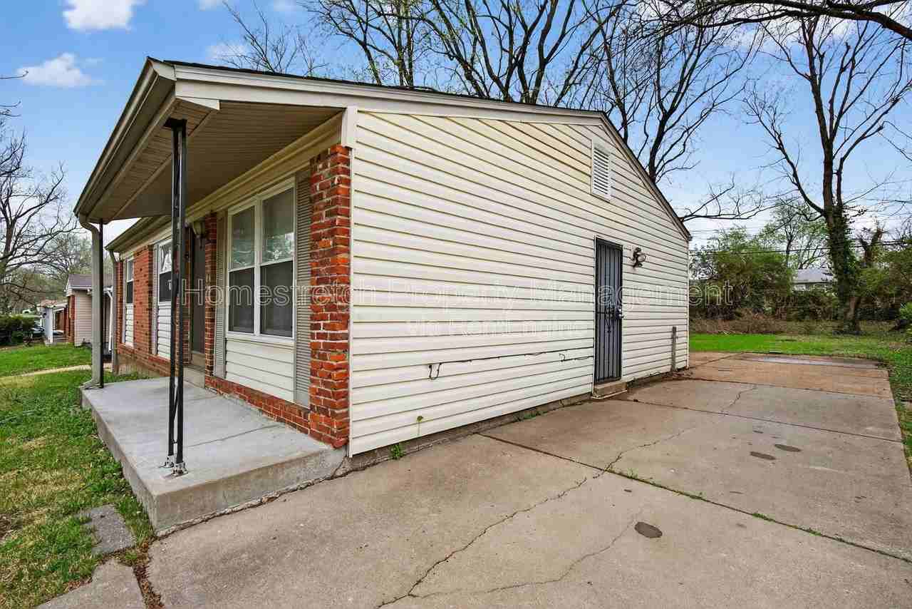 10216 Royal Dr - Photo 4 of 27