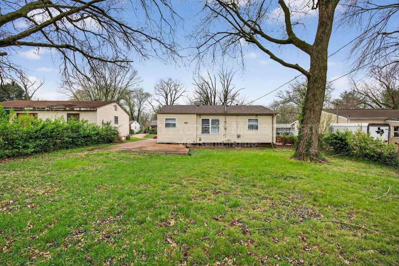 10216 Royal Dr - Photo 5 of 27