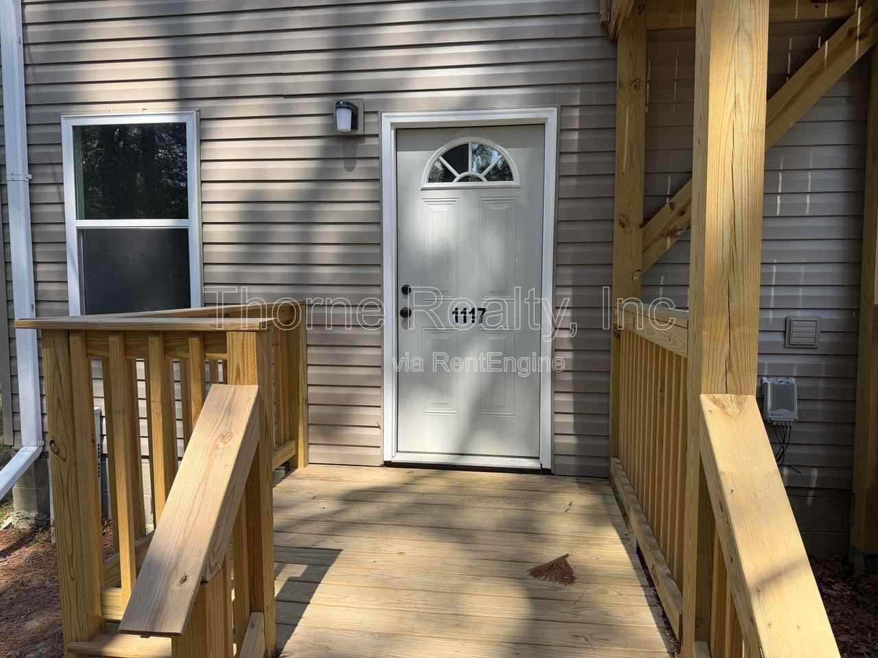 1117 E Grand Ave - Photo 2 of 11