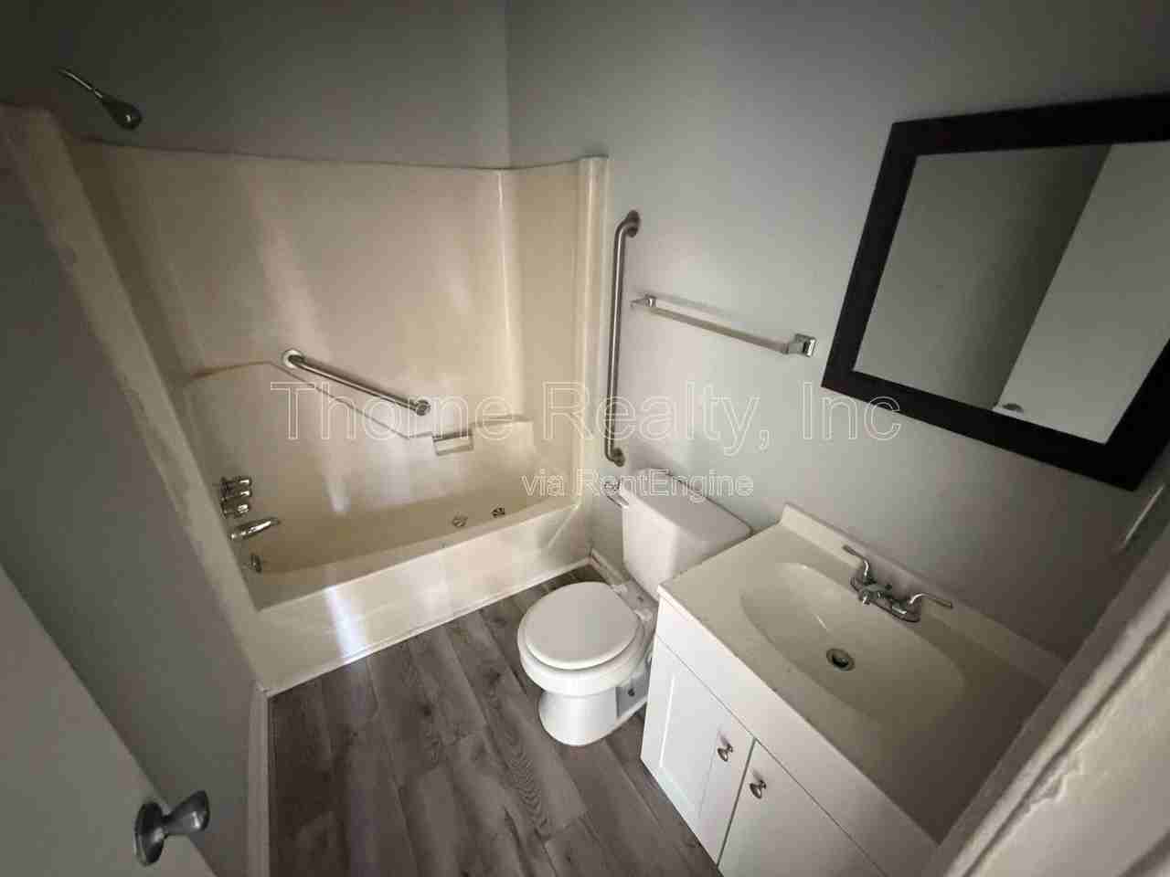 1117 E Grand Ave - Photo 4 of 11