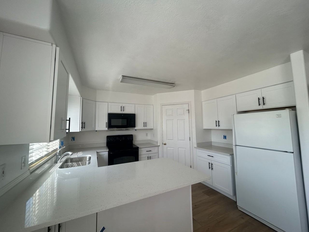 182 N 50 E - Photo 3 of 11