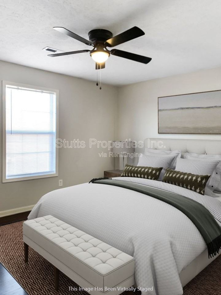 404 Jackson Ave #C - Photo 2 of 8