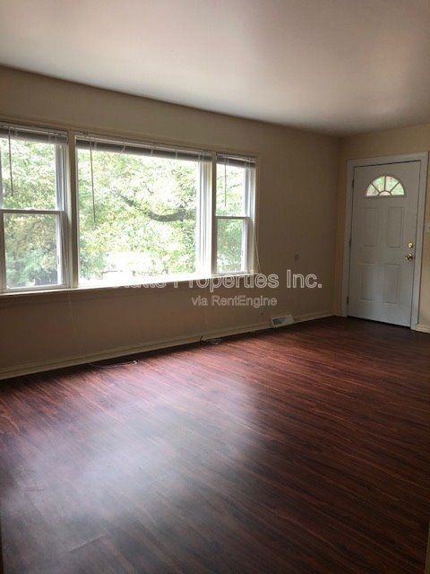 1938 Shade Ave - Photo 4 of 21