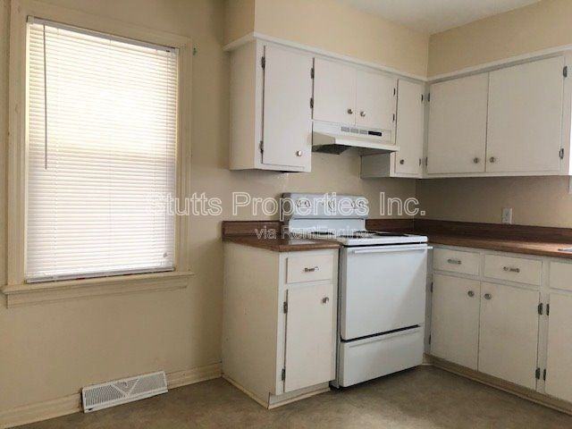 1938 Shade Ave - Photo 5 of 21