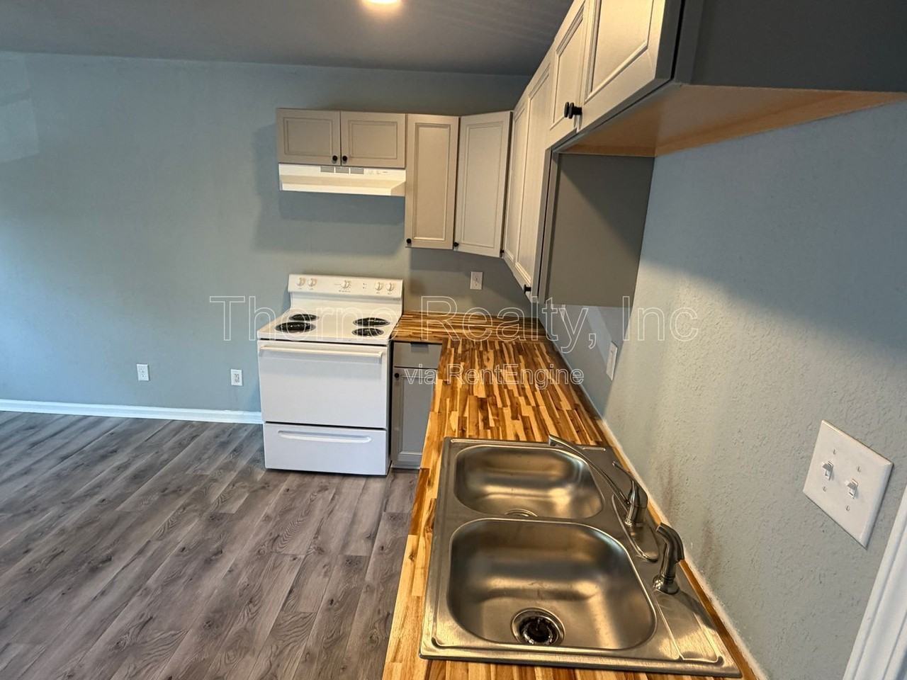 1129 E Grand Ave - Photo 2 of 11