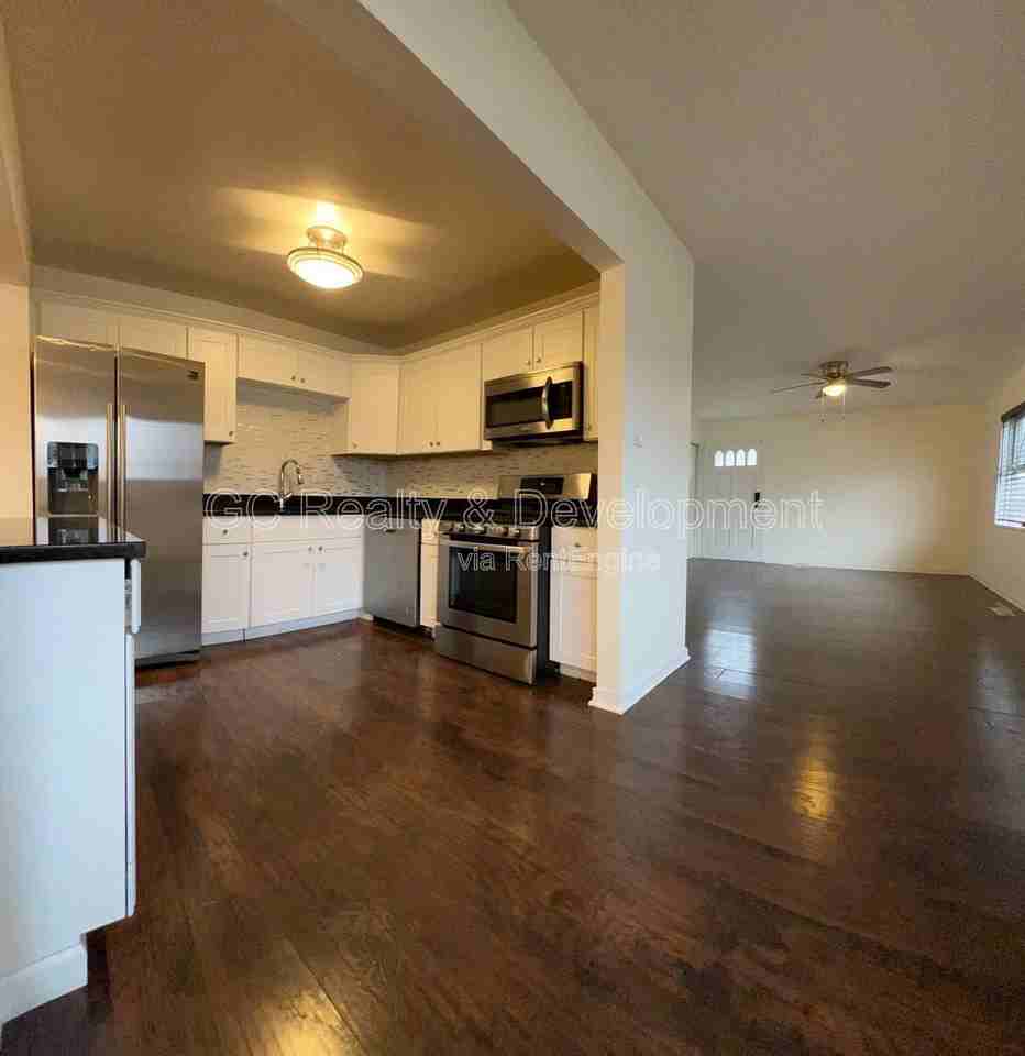 565 Kingman Ln - Photo 2 of 18