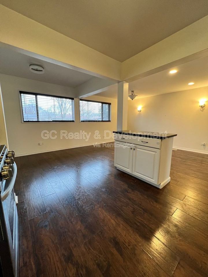 565 Kingman Ln - Photo 3 of 18