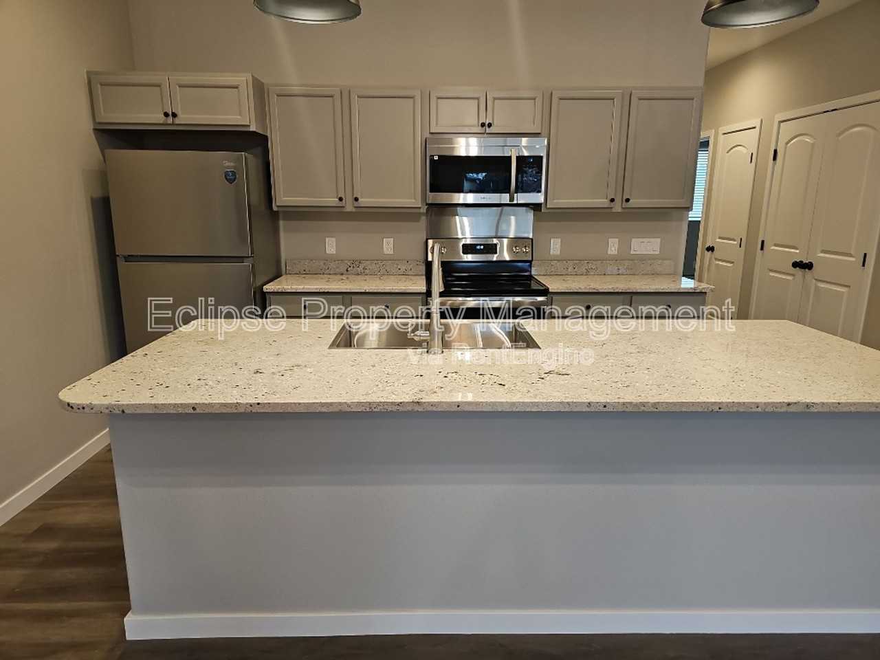 525 Washington Ave - Photo 2 of 17