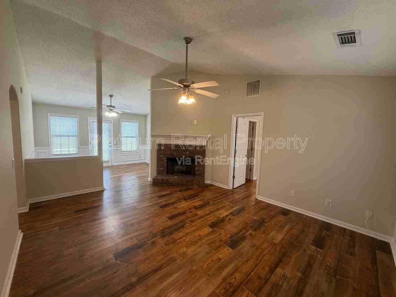 105 Platte St - Photo 4 of 30