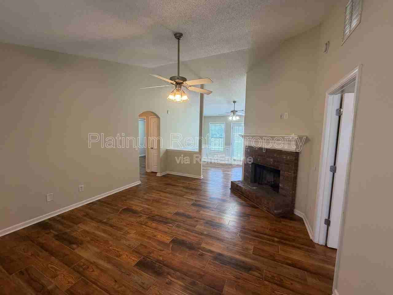 105 Platte St - Photo 5 of 30