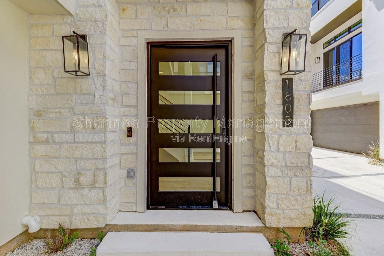 1803 Dunlavy St - Photo 5 of 39