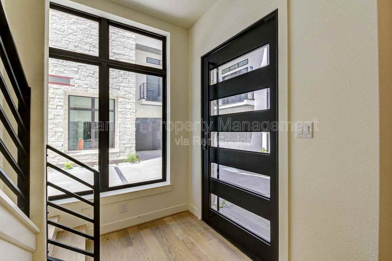 1803 Dunlavy St - Photo 6 of 39