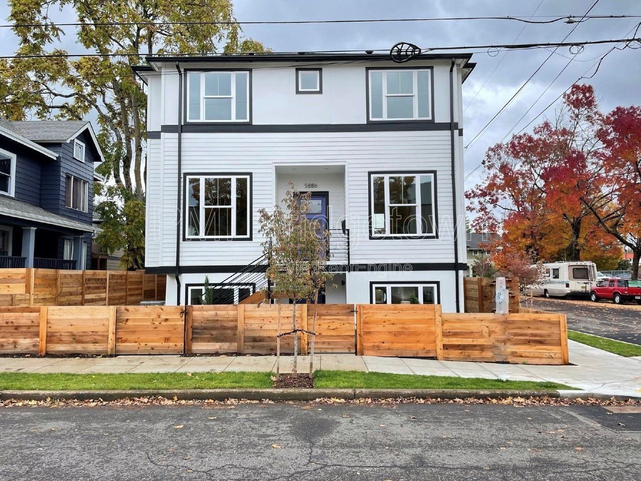 5886 Se 46th Ave #B - Photo 2 of 14