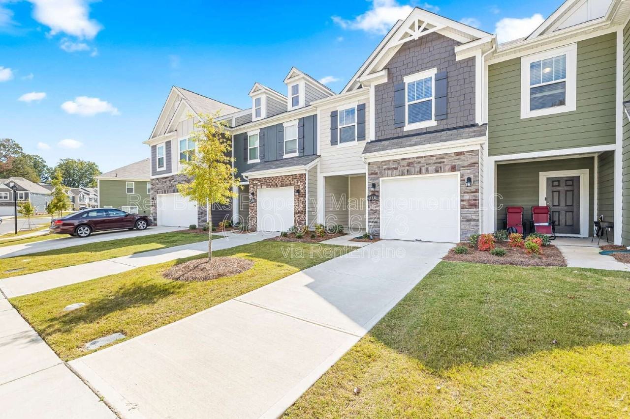 229 Quinn Rd - Photo 2 of 20