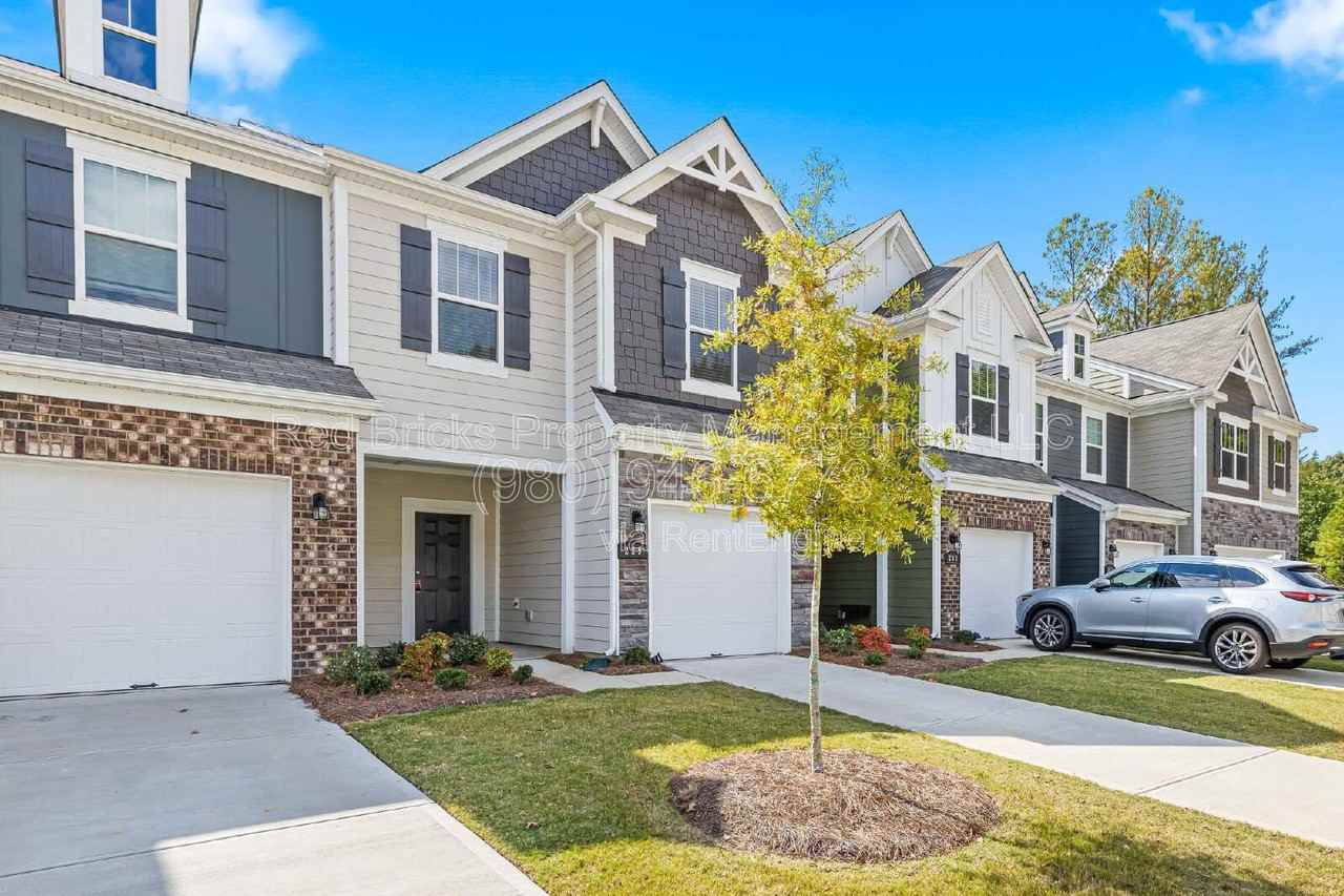 229 Quinn Rd - Photo 3 of 20