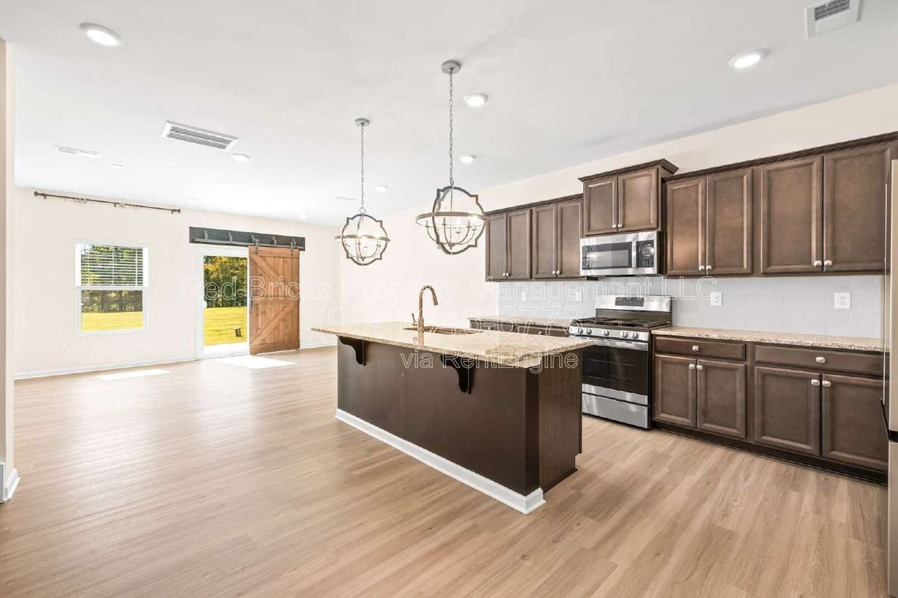 229 Quinn Rd - Photo 4 of 20