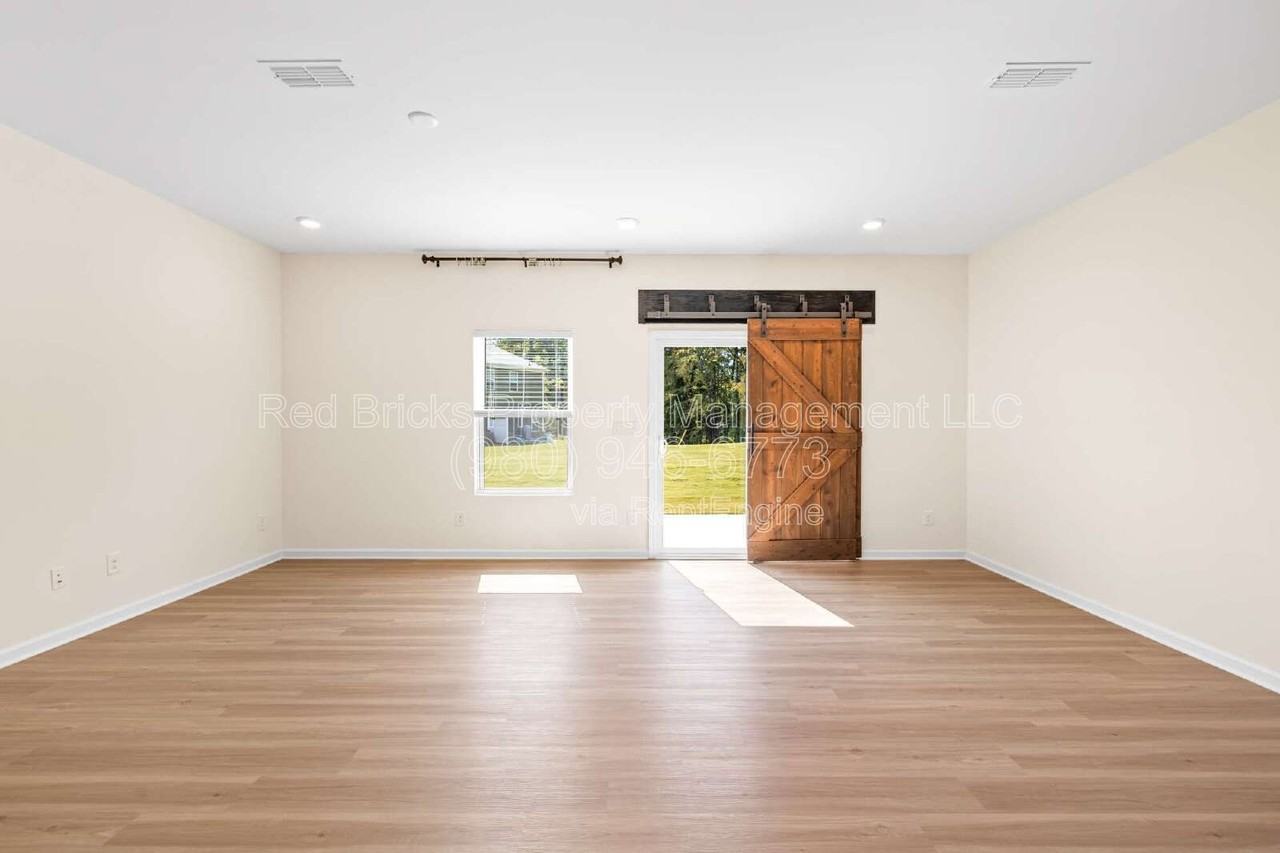 229 Quinn Rd - Photo 6 of 20