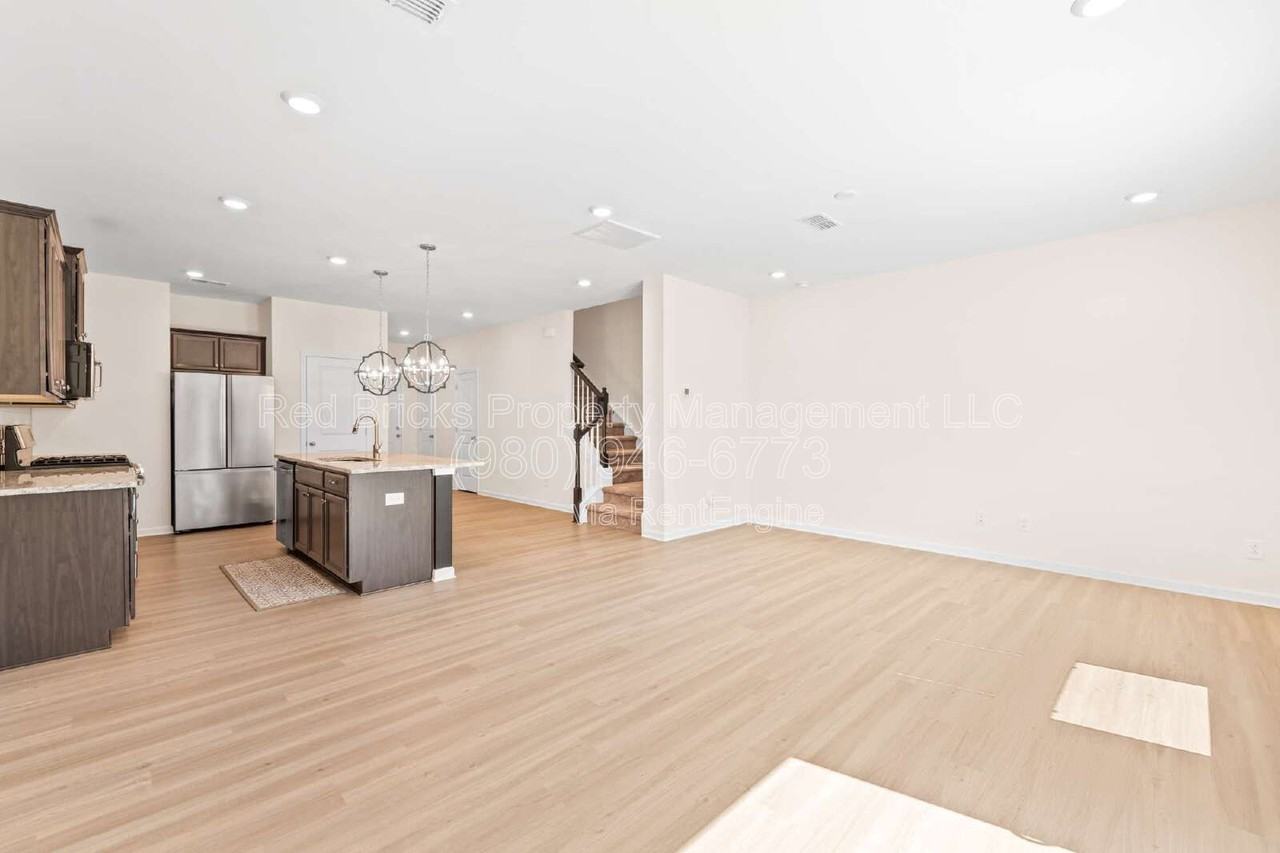 229 Quinn Rd - Photo 7 of 20