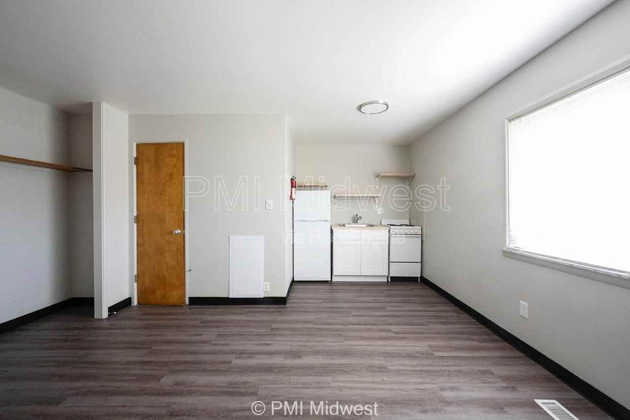 2215 E 56th St #20 - Photo 4 of 13