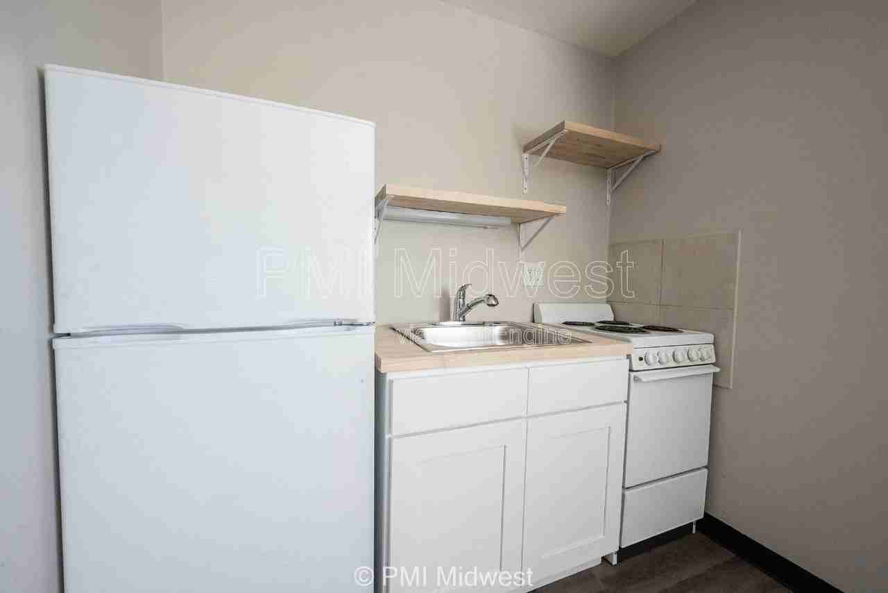 2215 E 56th St #20 - Photo 6 of 13