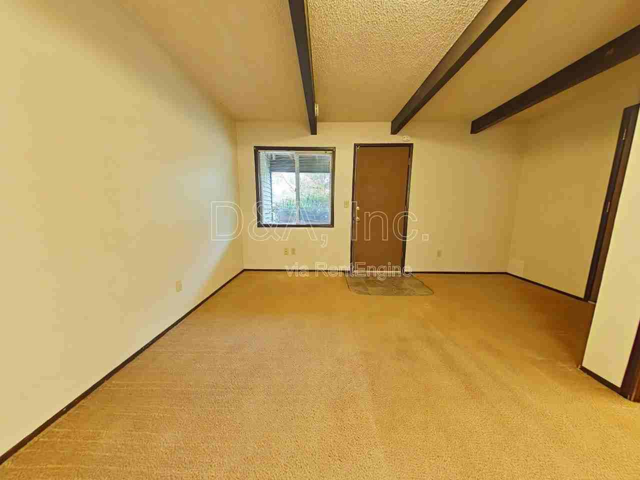 2905 Nw Glenridge Dr #B - Photo 2 of 6