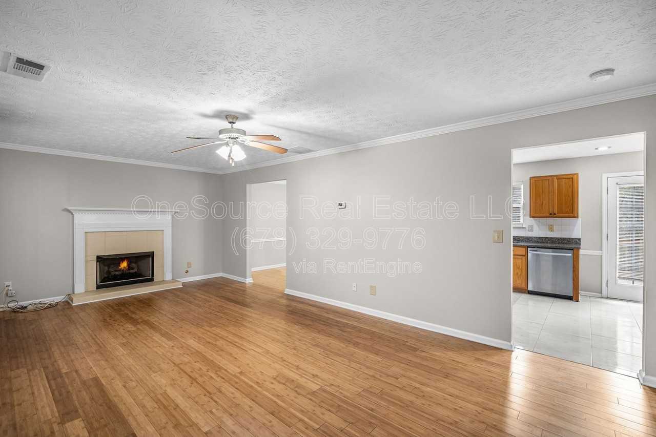 4211 Crestside Rdg #A - Photo 7 of 34