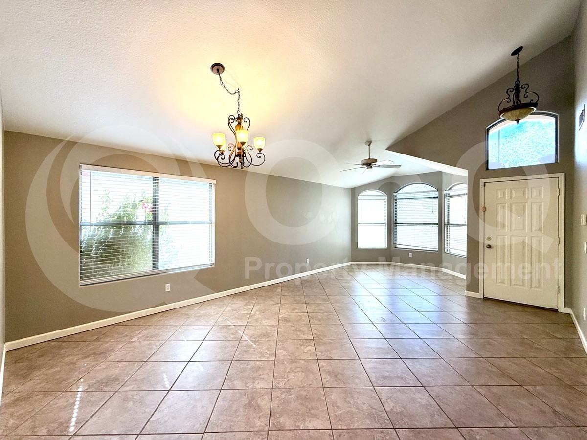 1788 E Toledo St - Photo 3 of 26