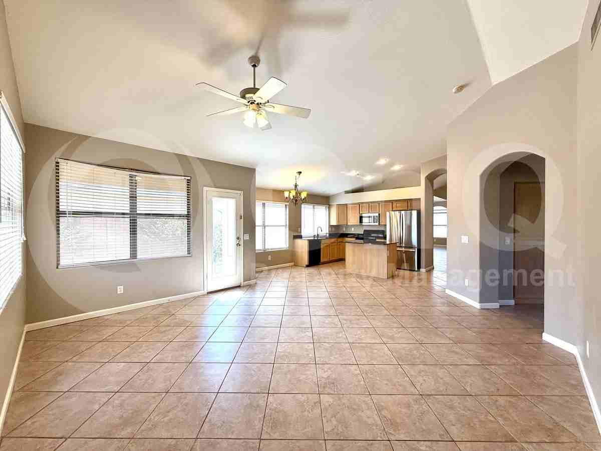 1788 E Toledo St - Photo 5 of 26