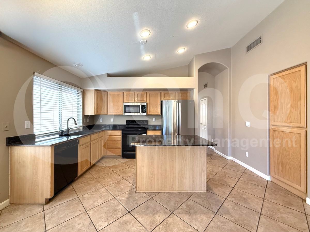 1788 E Toledo St - Photo 7 of 26