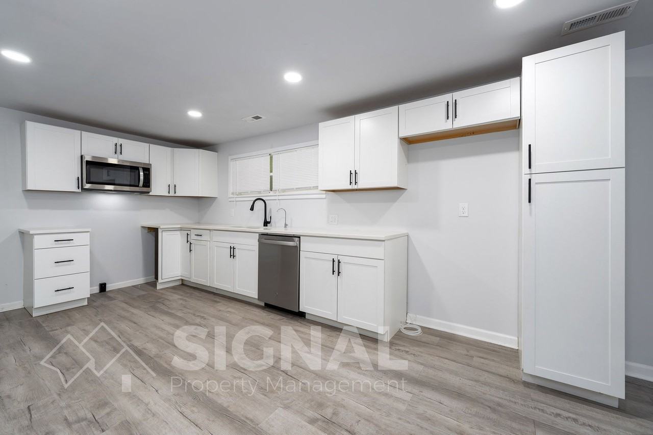 430 Laird Ave - Photo 5 of 28