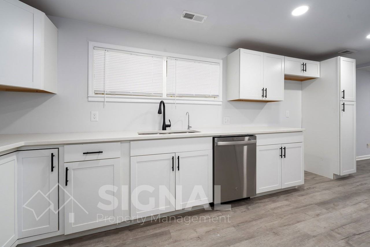 430 Laird Ave - Photo 7 of 28