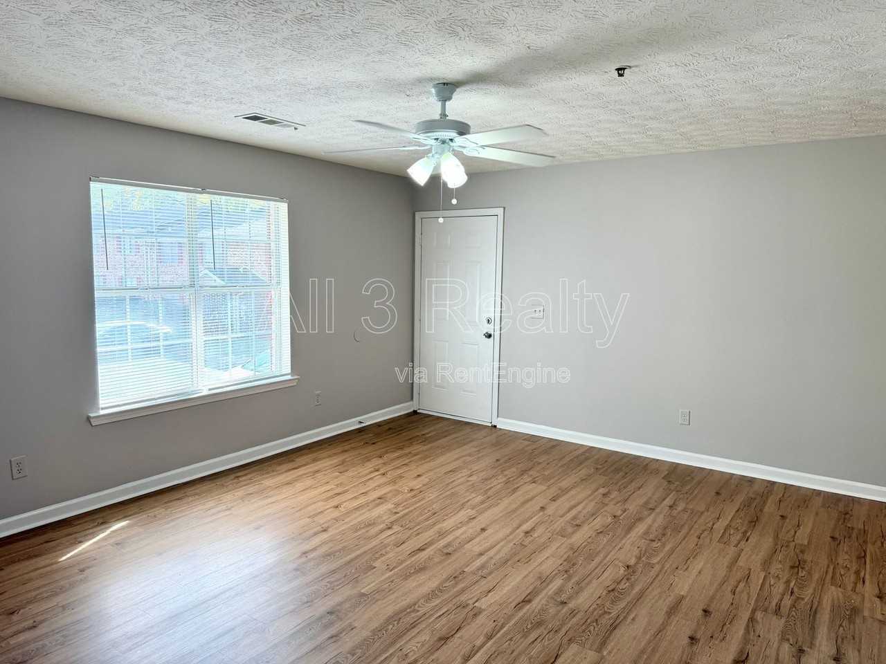 111 W Burke St #C4 - Photo 4 of 18