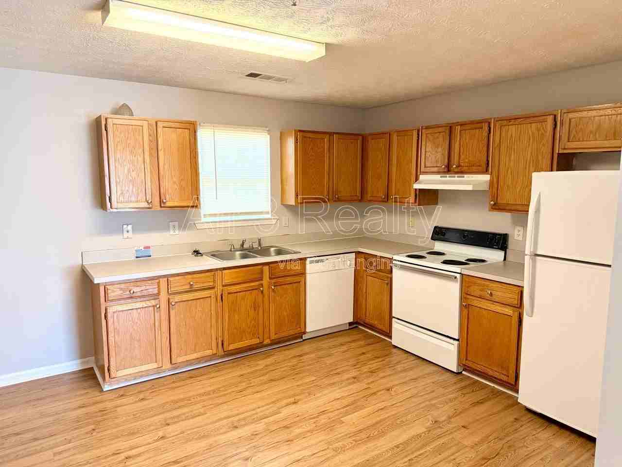 111 W Burke St #C4 - Photo 6 of 18